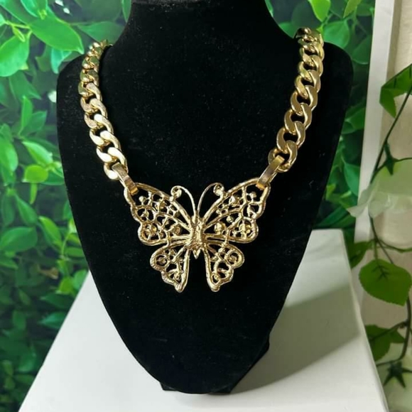 Beautiful Rhinestone Butterfly Chain - Picture 2 of 4